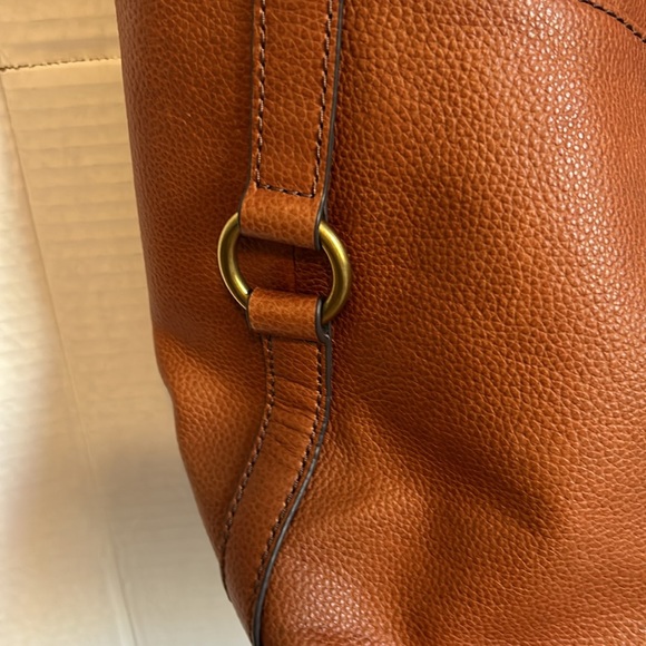 Fossil tote, brown cow hide leather.  Pre owned in excellent condition - Picture 3 of 10